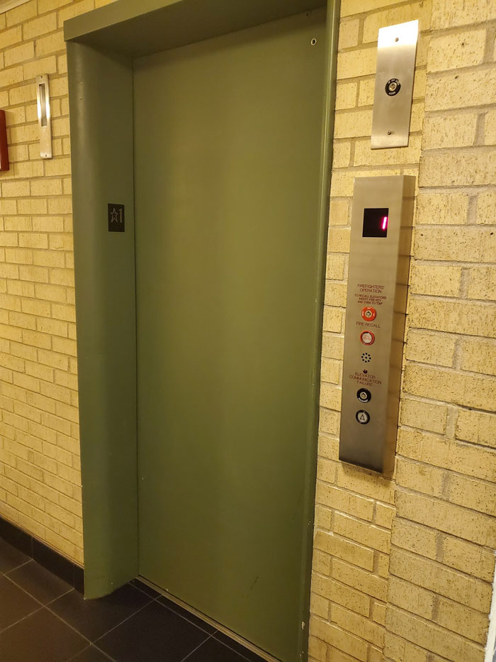 بازسازی آسانسور قدیمی اصولی و پیشرفته